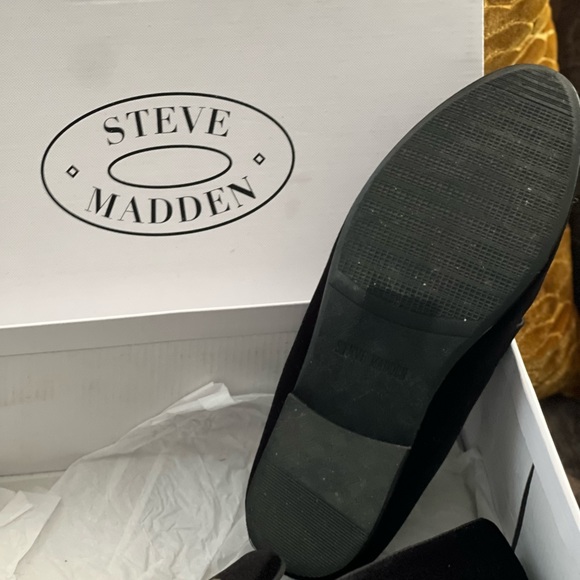 Steve Madden Black Loafers with Gold Accents - Picture 3 of 3